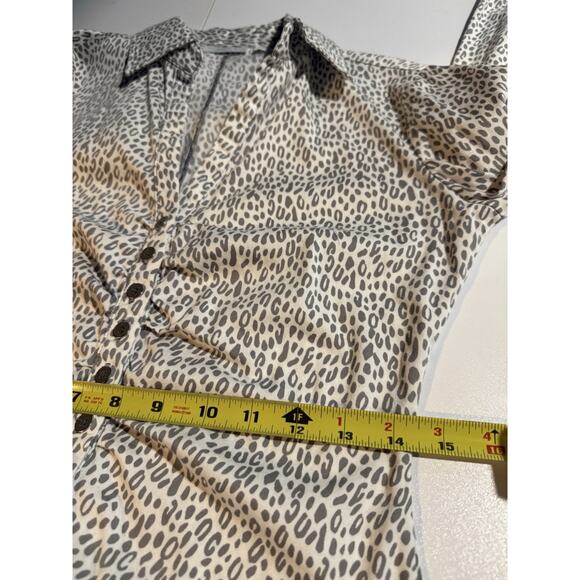Y2K New York & Co Sz S Ruched Animal Print Gray White Button Up Top Office - Picture 7 of 9